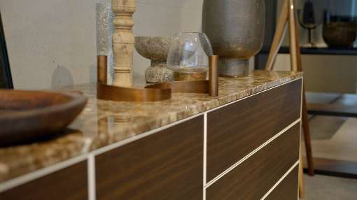 Noble eye-catcher: veneered designer furniture. Photo: IFN (www.kettnaker.com)